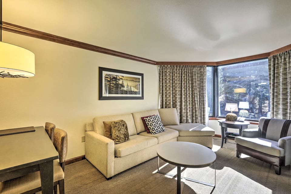 6 Mi to Lake Tahoe: Everline Resort Retreat! Apartment in Palisades Tahoe (Olympic Valley)