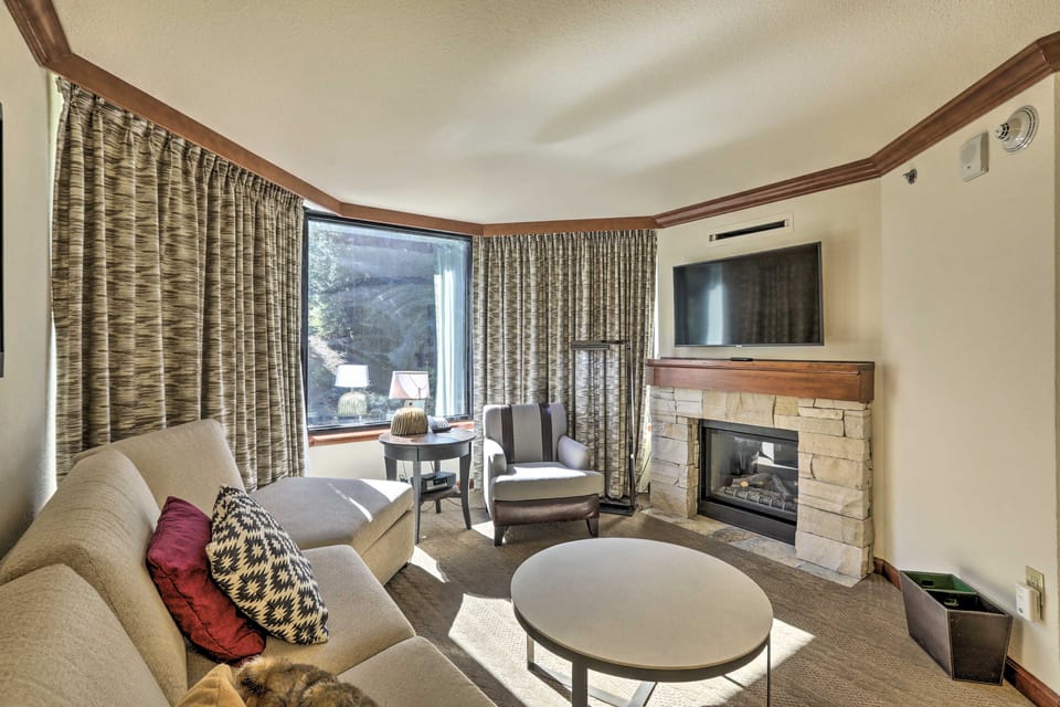 6 Mi to Lake Tahoe: Everline Resort Retreat! Apartment in Palisades Tahoe (Olympic Valley)