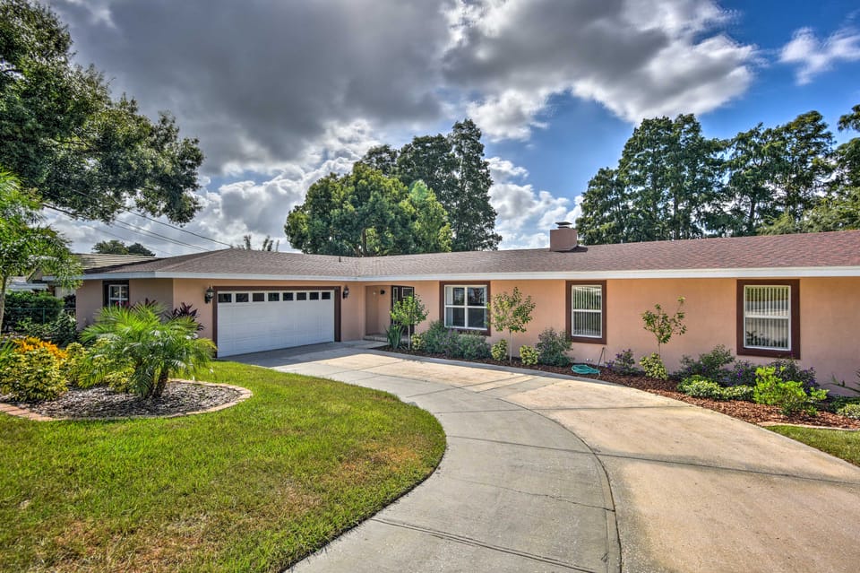 Waterfront Winter Haven Home with Dock & Hot Tub! House in Winter Haven