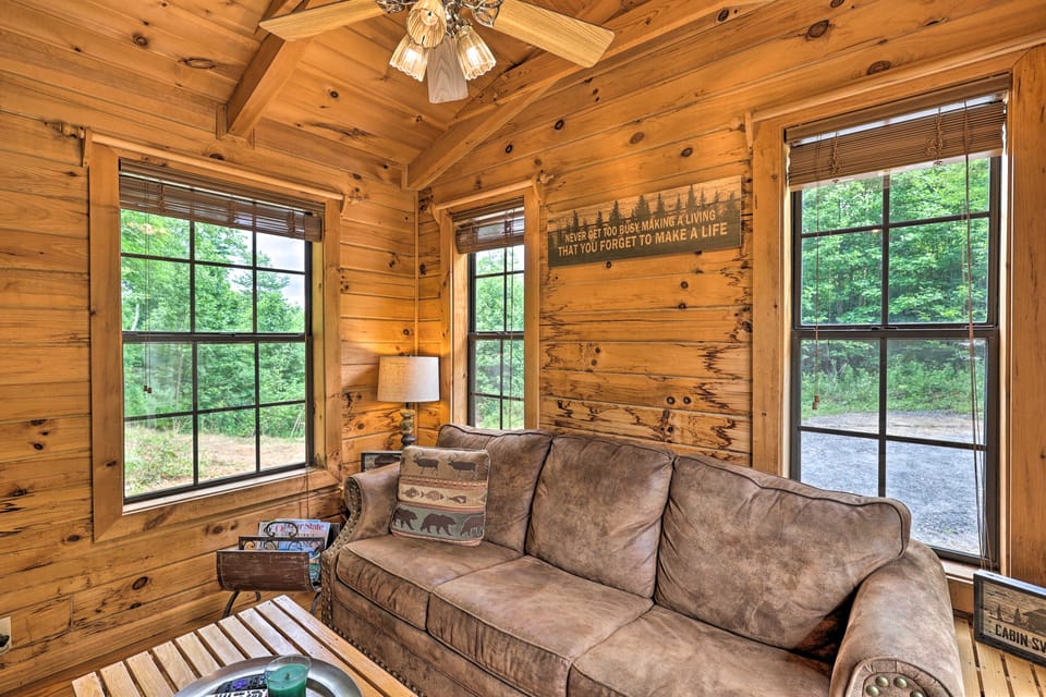 Quaint Log Cabin w/ Views Near West Jefferson House in North Carolina