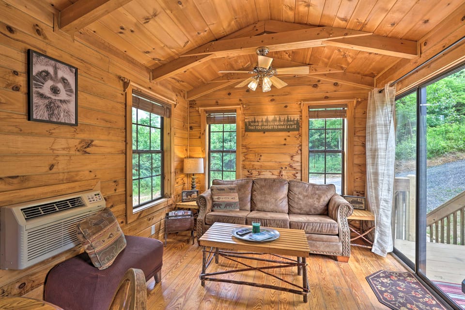 Quaint Log Cabin w/ Views Near West Jefferson House in North Carolina