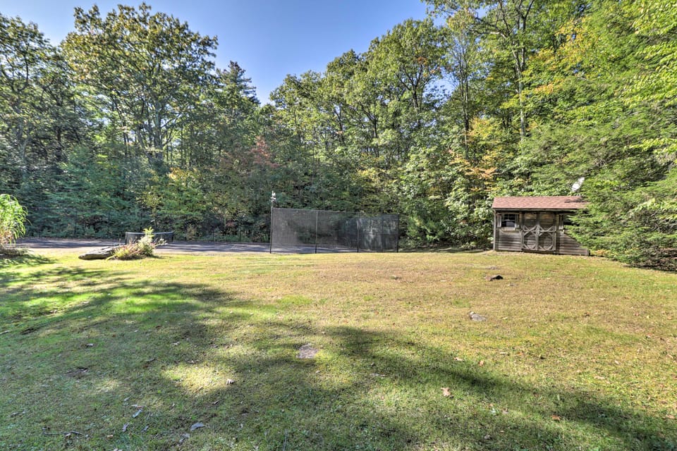 Cabin w/ 3 Acres, Tennis Courts: By 4 Ski Mtns House in Otis