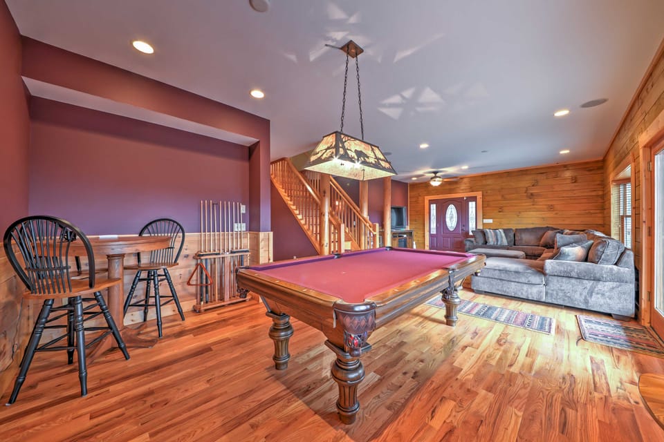 'The Cozy Bear Cabin:’ Upscale Deck & Mtn Views! House in Watauga