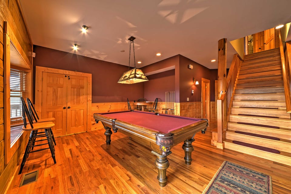 'The Cozy Bear Cabin:’ Upscale Deck & Mtn Views! House in Watauga