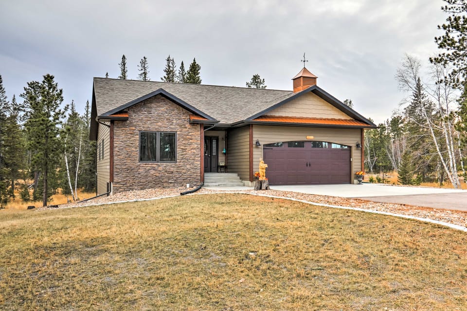Black Hills Home w/ Deck, Near Hiking & Sturgis House in North Lawrence