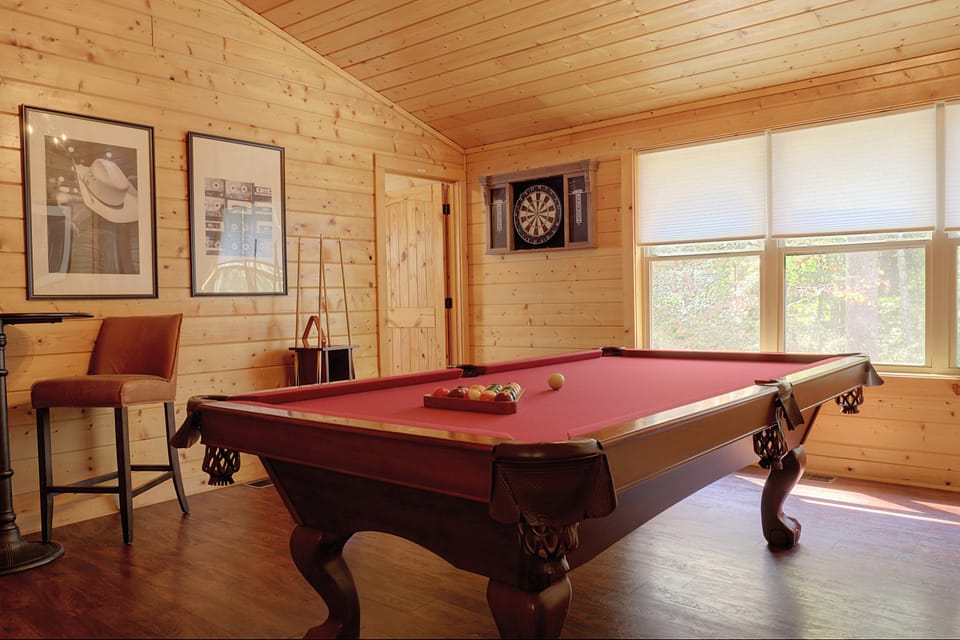 Creekside Cabin w/ Hot Tub in Gatlinburg! House in Sevier County