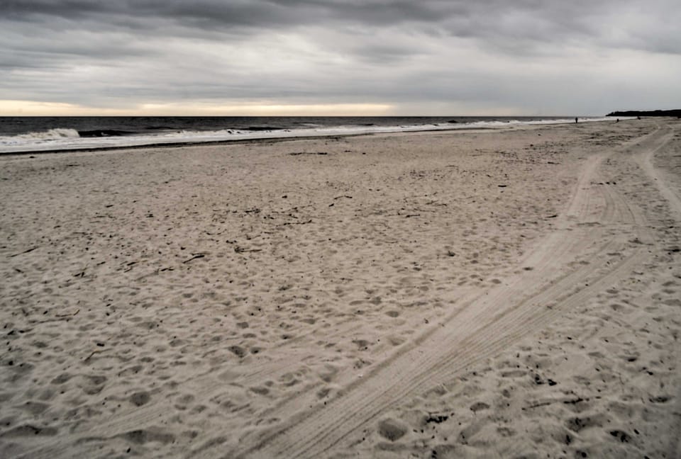Walk to Folly Field Beach: Hilton Head Condo Apartment in Hilton Head Island
