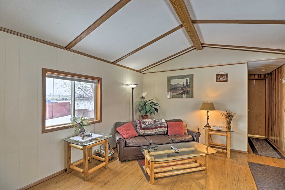 Columbia Falls Home ~ 22 Mi to Glacier Nat’l Park! Cottage in Idaho