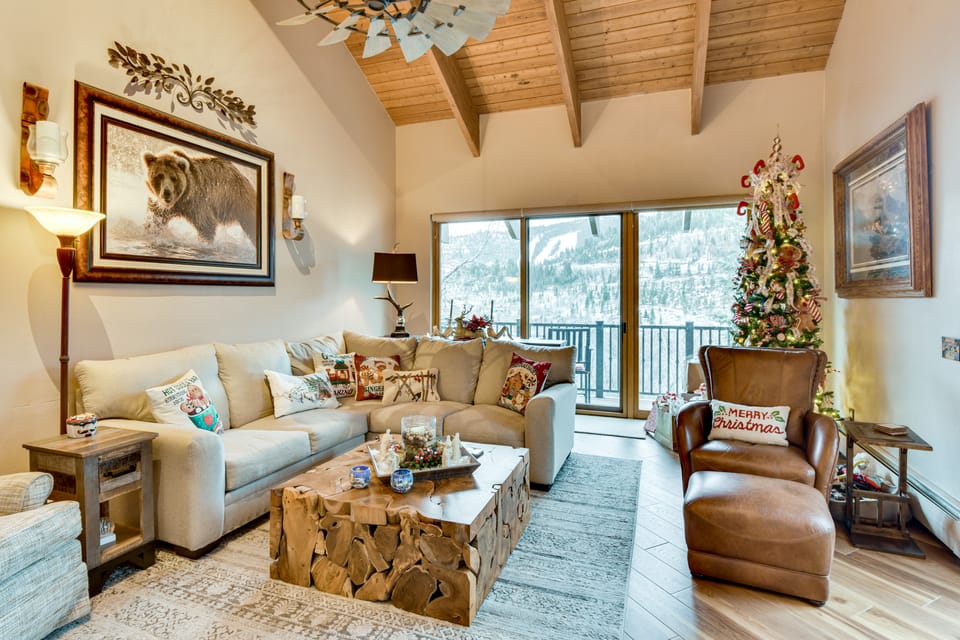 Hot Tub, Sauna & Deck w/ Mtn Views: Park City Home Apartment in Park City