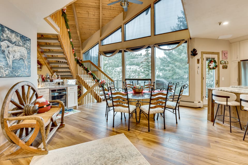Hot Tub, Sauna & Deck w/ Mtn Views: Park City Home Apartment in Park City