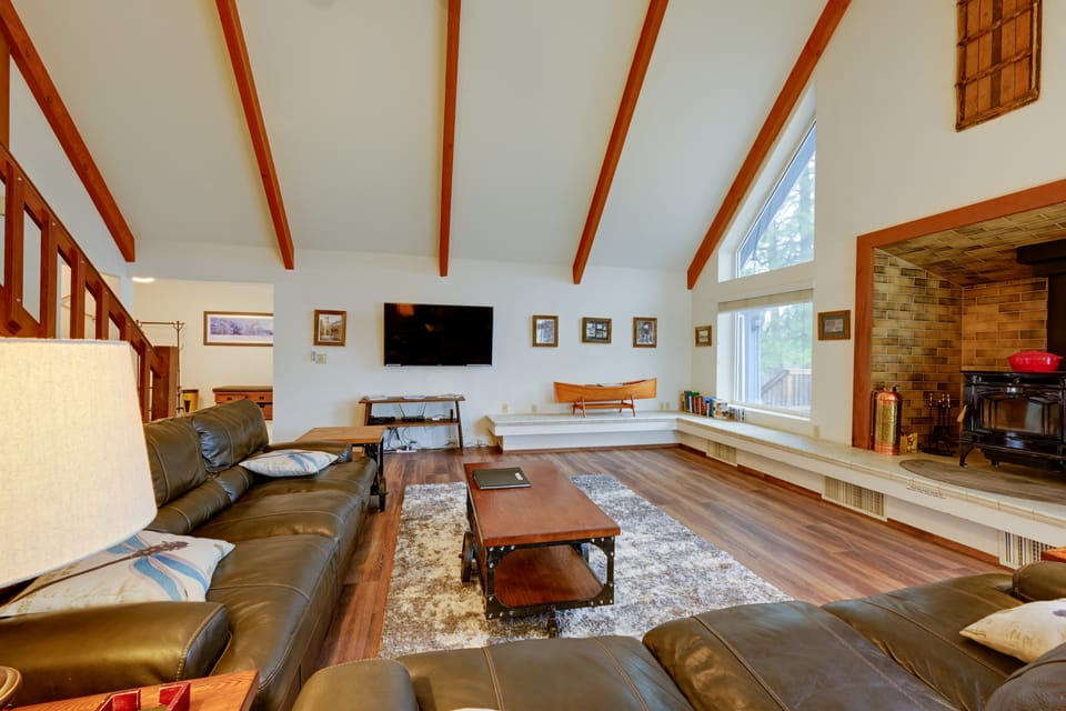 7 Mi to Bass Lake! Spacious 'Mudge Ranch Retreat' House in Sierra Nevada