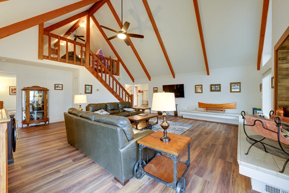 7 Mi to Bass Lake! Spacious 'Mudge Ranch Retreat' House in Sierra Nevada