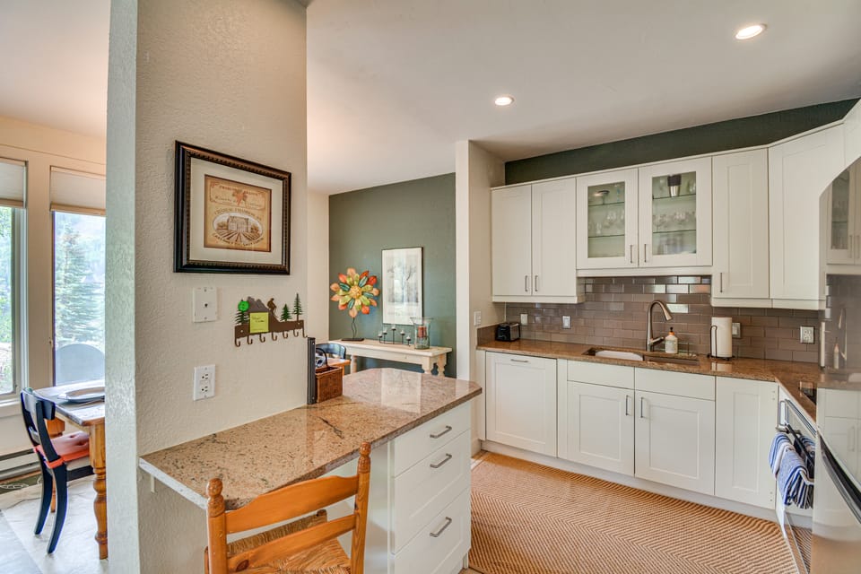 Updated Vail Home 10-Min Walk to Lionshead Village Apartment in Vail