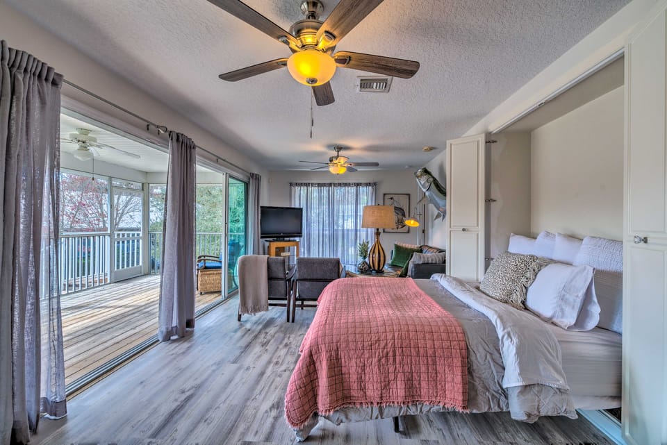 Withlacoochee River House w/ Dock + Kayaks! House in Florida