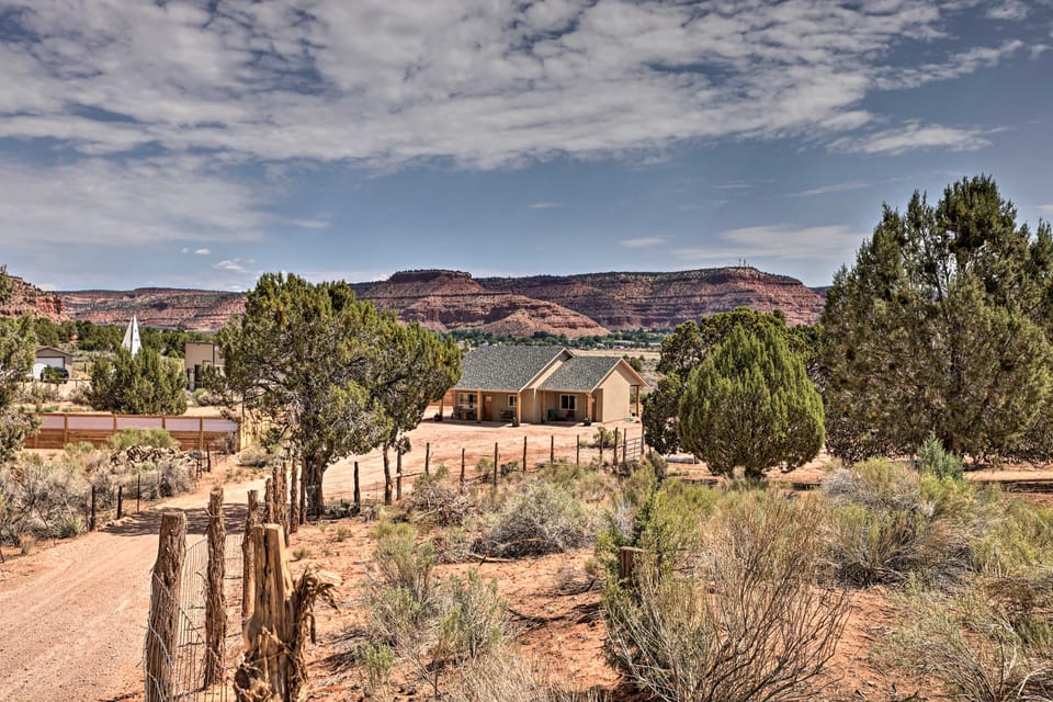 Quiet Kanab Home w/ Panoramic Views & Porch! House in Kanab