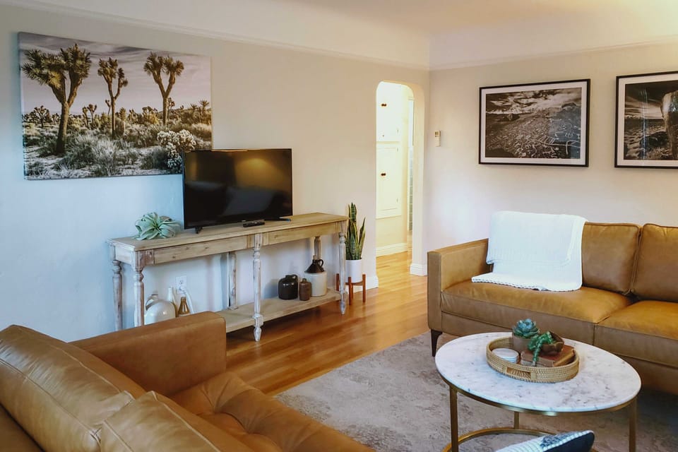 Ski, Shop & Explore: Walkable Midtown Reno Oasis! Cottage in Reno