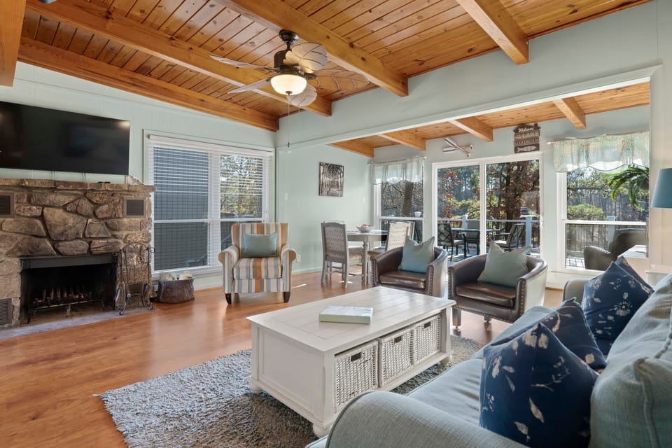 Lakefront Home w/ Dock: 10 Mi to Central Ave! House in Garland County