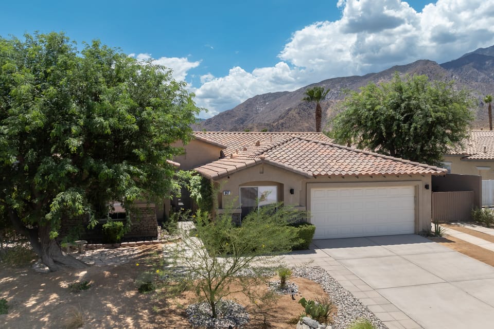 Near Downtown: Palm Springs Home w/ Mountain Views House in Palm Springs