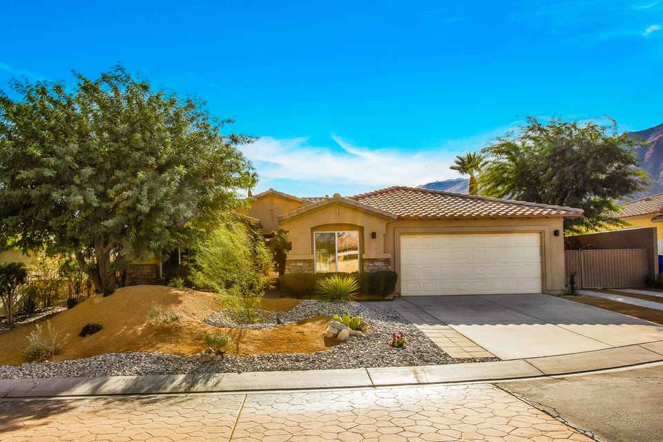 Near Downtown: Palm Springs Home w/ Mountain Views House in Palm Springs