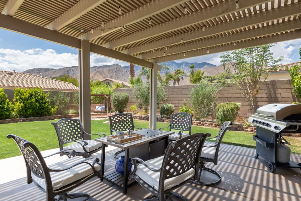 Near Downtown: Palm Springs Home w/ Mountain Views House in Palm Springs