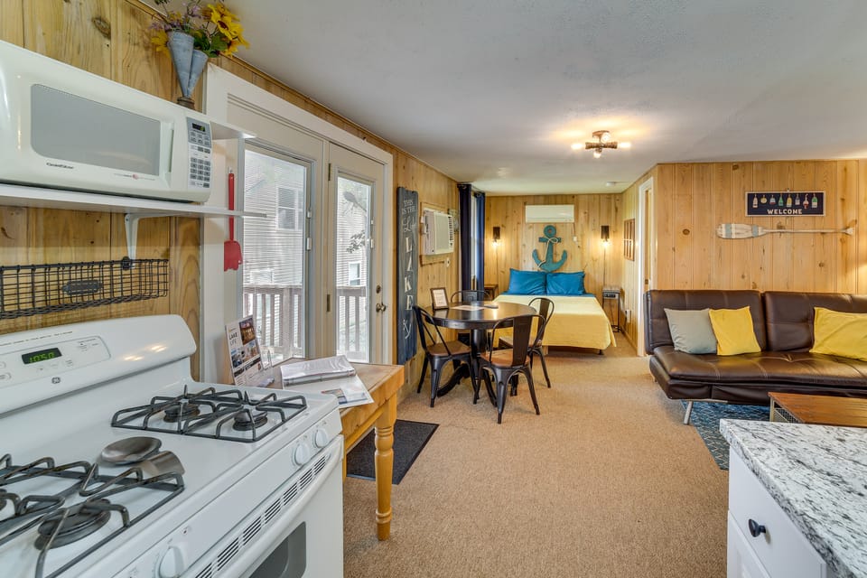 Lakeside Reeds Spring Home w/ Deck & Pool Access! House in Table Rock Lake