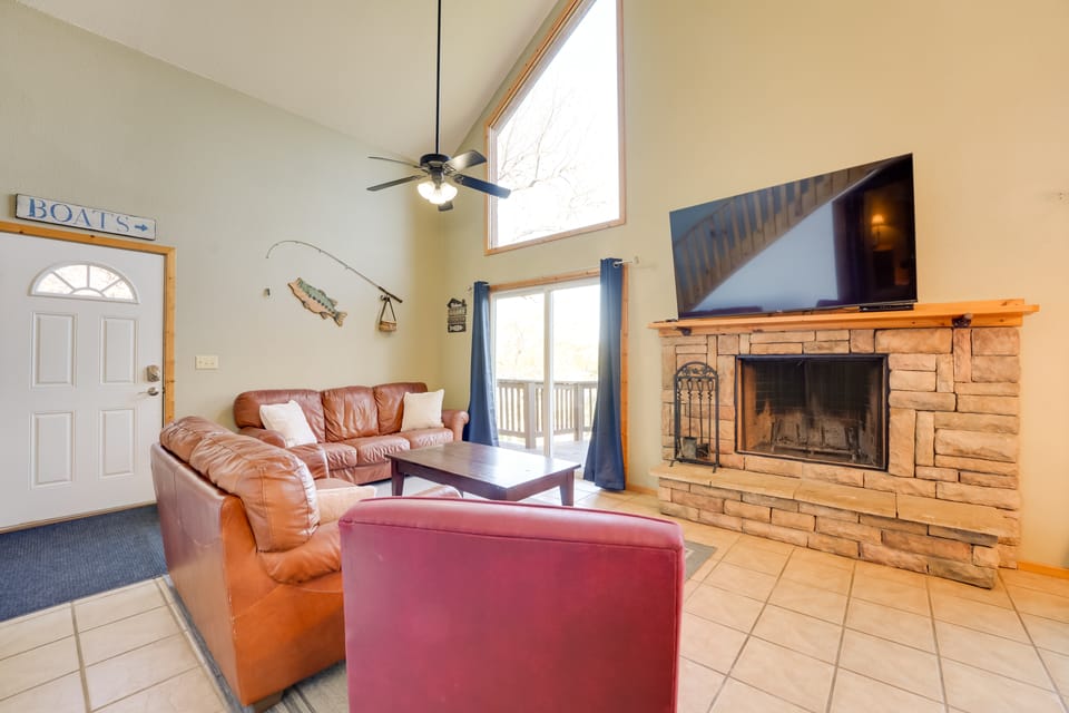 Resort Retreat on Table Rock Lake w/ Pool Access House in Table Rock Lake