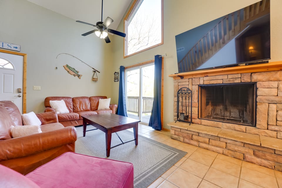 Resort Retreat on Table Rock Lake w/ Pool Access House in Table Rock Lake