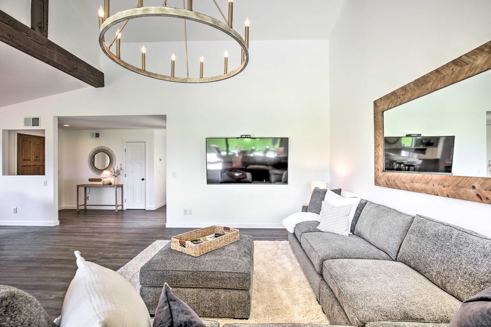 Palm Desert Escape w/ Patio, Grill & Fire Pit Apartment in Palm Desert