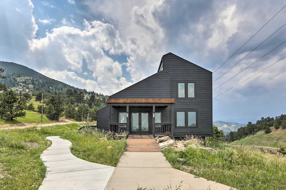 Evergreen Mountain Duplex w/ Trail Access! Apartment in Colorado