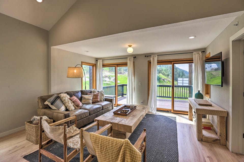 Evergreen Mountain Duplex w/ Trail Access! Apartment in Colorado