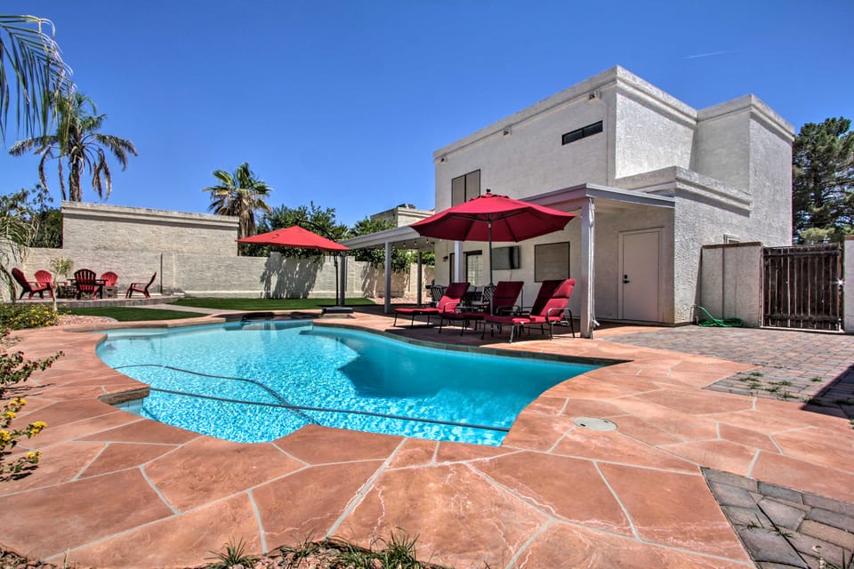 Hot Tub! Family-Friendly Home, 8 Mi to Westgate House in Glendale