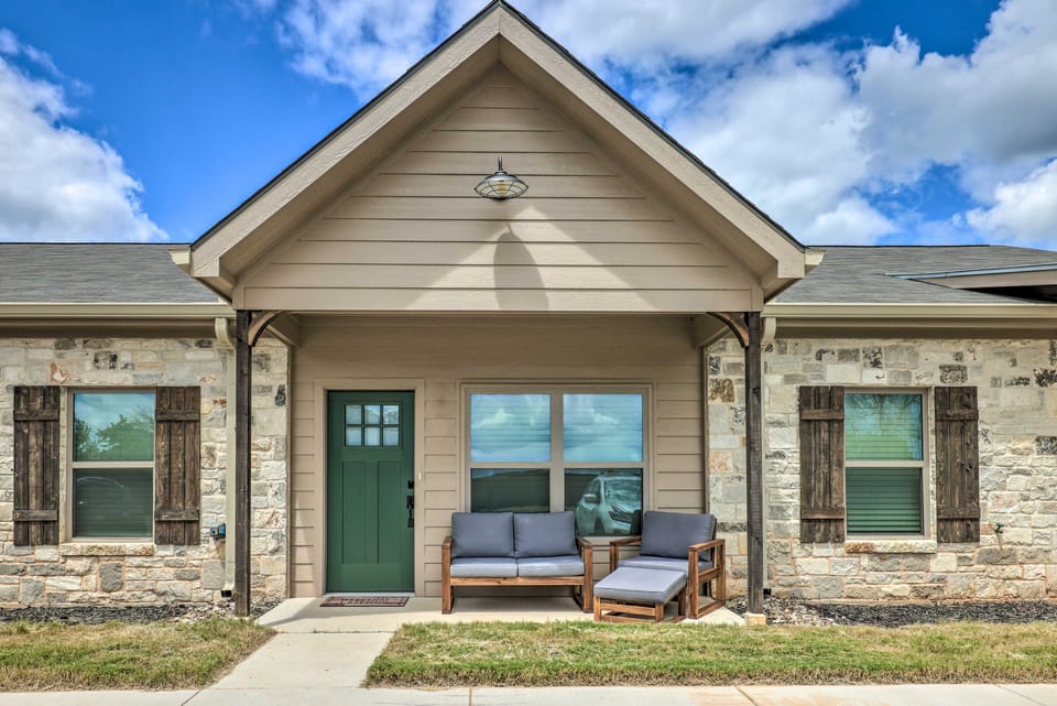Single-Story Condo < 1 Mile From Downtown! Apartment in Fredericksburg