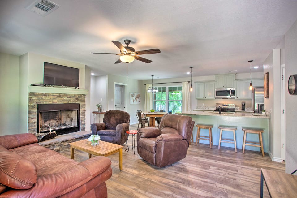 Charming Lake Fork Cottage w/ Screened-In Porch! Cottage in Texas