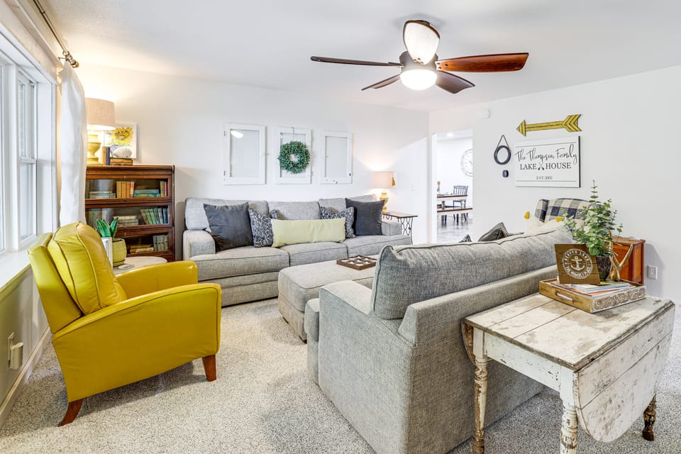 Beaver Lake Getaway w/ 2 Decks, Grill, & Views! House in Beaver Lake