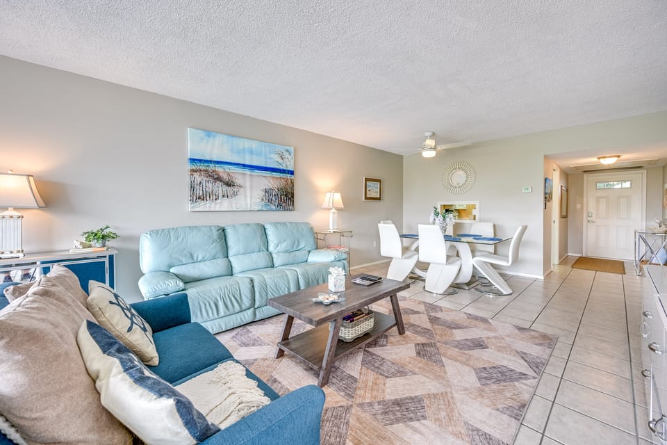 Sunny Sarasota Oasis w/ Private Screened Lanai Apartment in Florida