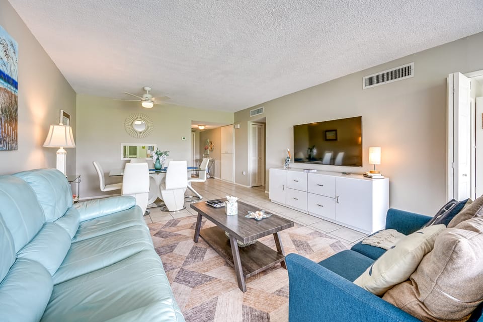 Sunny Sarasota Oasis w/ Private Screened Lanai Apartment in Florida