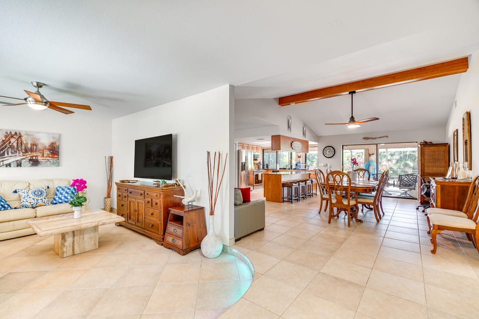 4 Mi to Beach: Coastal Cape Coral Home House in Cape Coral