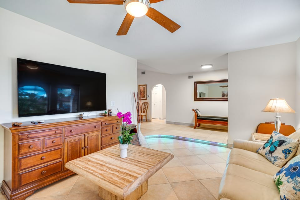 4 Mi to Beach: Coastal Cape Coral Home House in Cape Coral