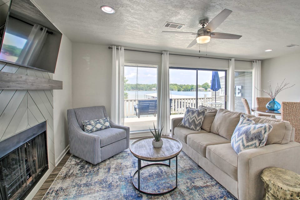 Balcony & Lake Access: Hot Springs Getaway! Apartment in Garland County