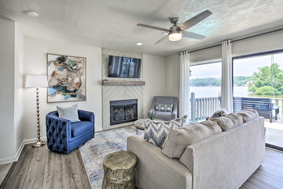 Balcony & Lake Access: Hot Springs Getaway! Apartment in Garland County