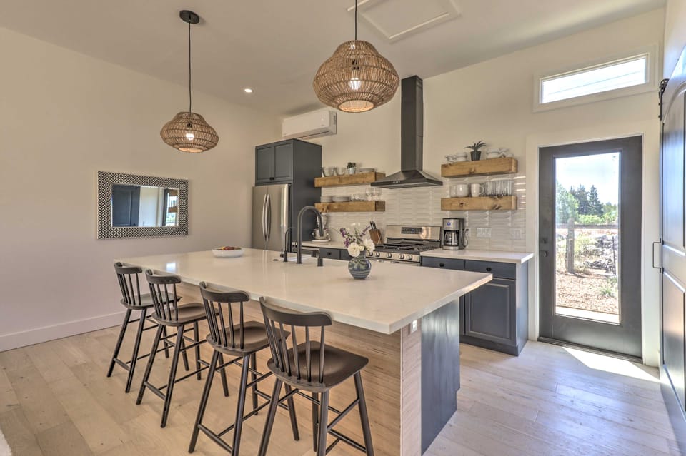 Stunning Wine Country Gem with Hot Tub + Patio! House in Napa Valley