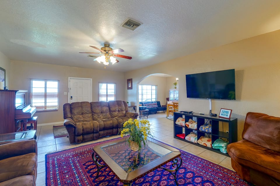 Lakefront Retreat on Lake Ariana w/ EV Charger House in Auburndale