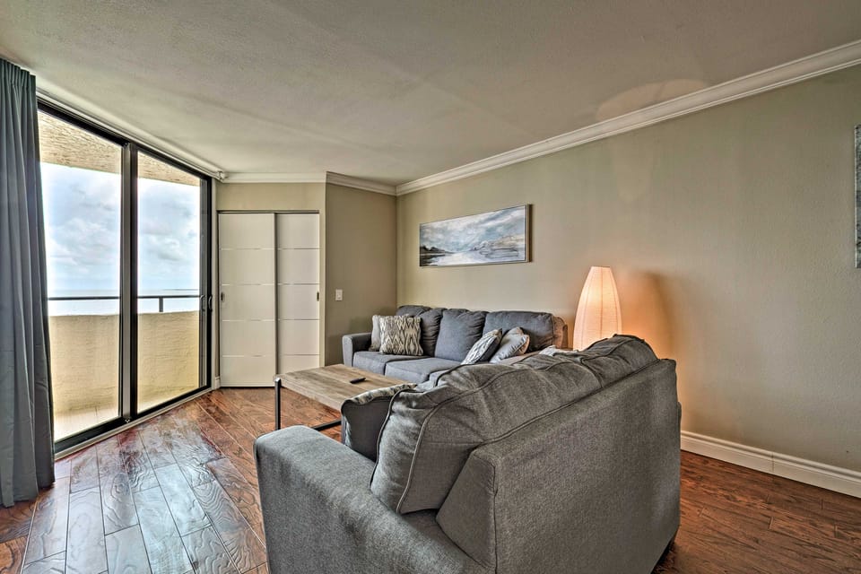 Private Beach Access: Hudson Resort Condo! Apartment in Hudson
