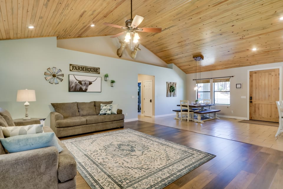 Modern Show Low Home w/ BBQ & Fire Pit! House in Show Low