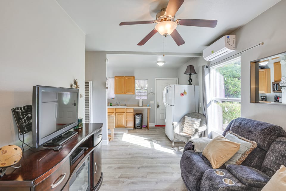 2 Mi to Dtwn Atascadero! Cozy Cottage w/ Yard Cottage in Atascadero