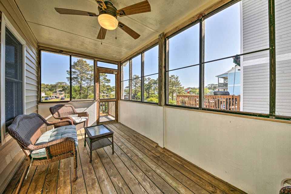 Private Boat Dock: Fun OBX Family Getaway w/ Deck House in North Carolina