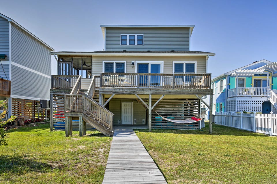 Private Boat Dock: Fun OBX Family Getaway w/ Deck House in North Carolina