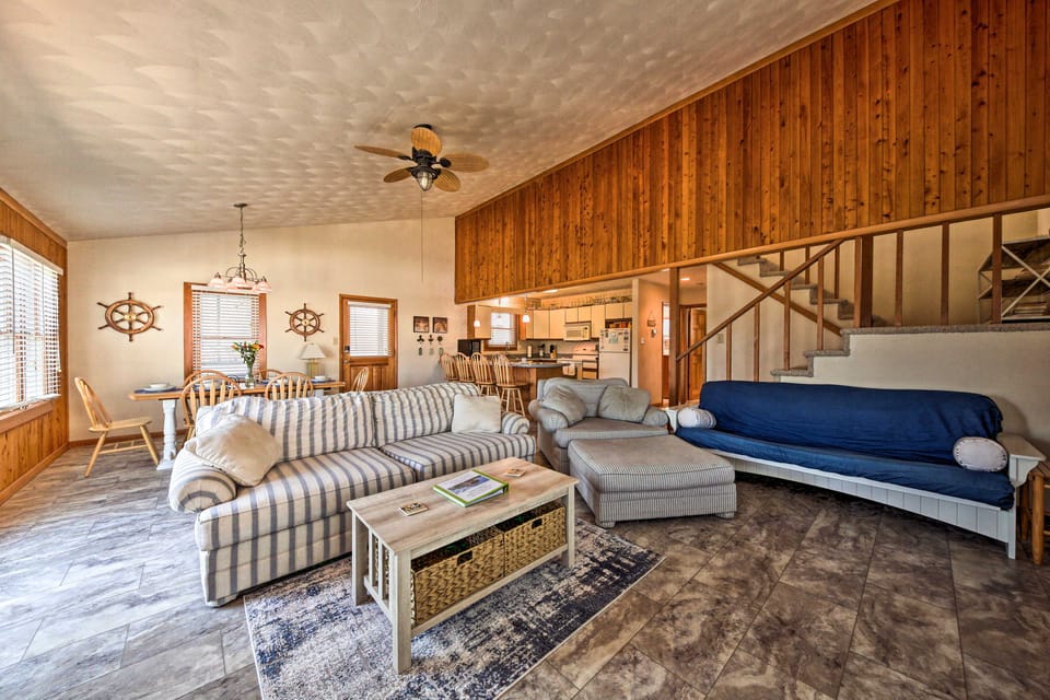 Private Boat Dock: Fun OBX Family Getaway w/ Deck House in North Carolina