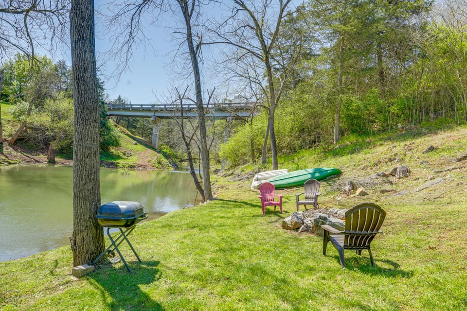 Waterfront Virginia Retreat w/ Canoe, Pets Welcome Apartment in Shenandoah Valley