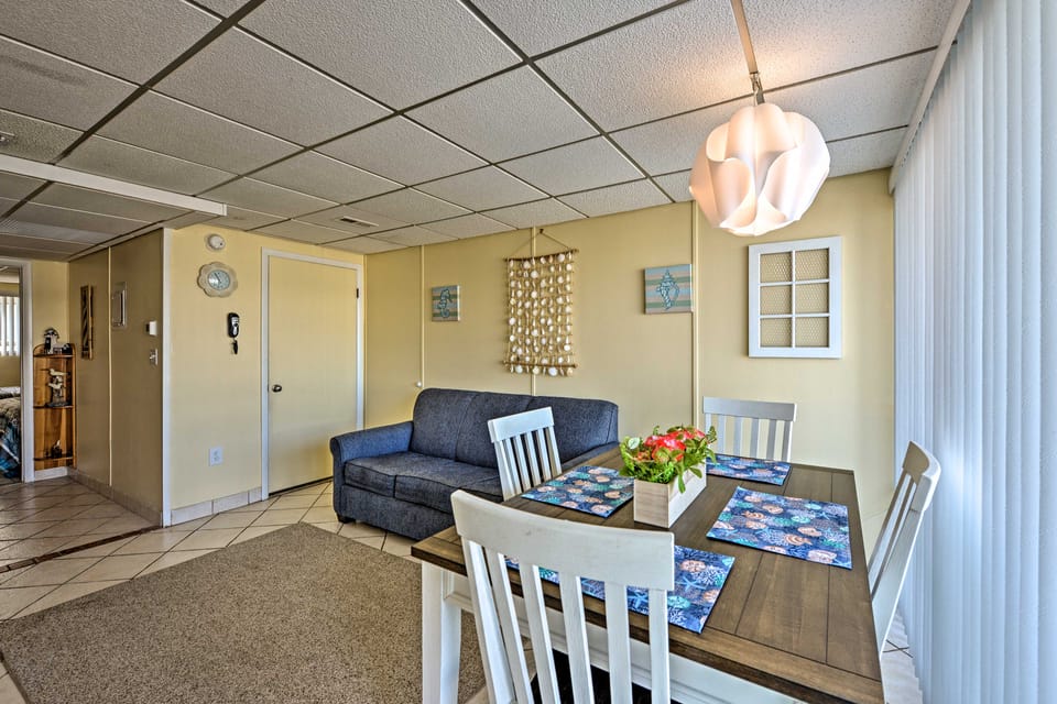 Wildwood Crest Condo w/ Pool: Walk to Restaurants! Apartment in Wildwood Crest